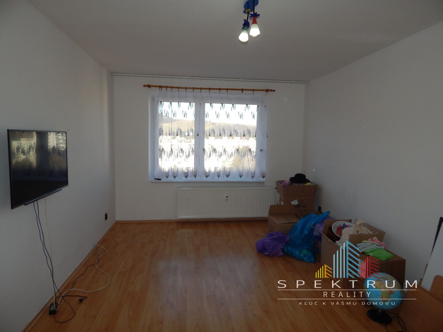 SPEKTRUM REALITY- Na Predaj komplet rekonštruovaný 3-izbový byt, 75 m2, 2x loggia, Handlová, ul. Morovnianská Cesta