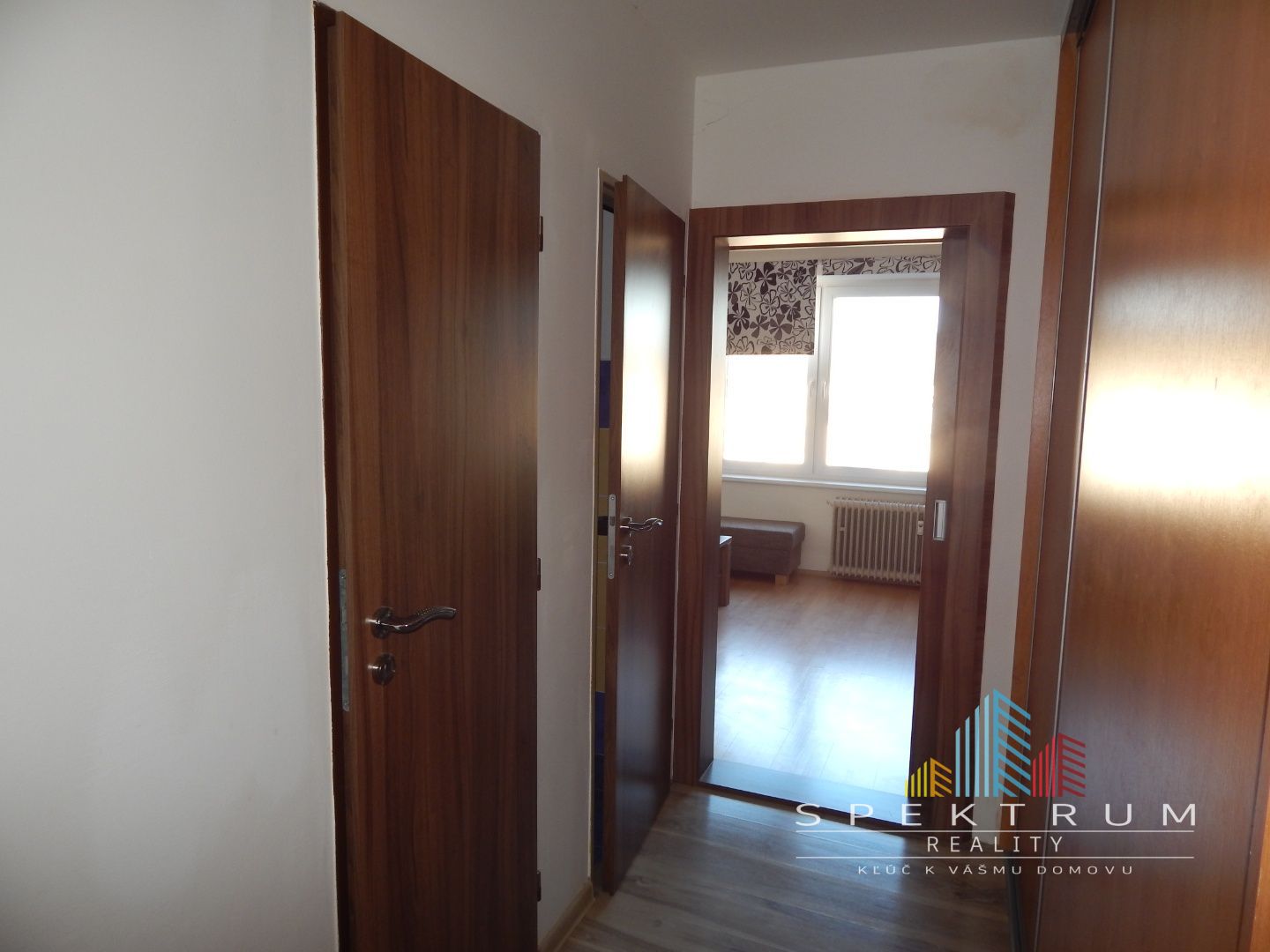 SPEKTRUM REALITY- Na Predaj komplet rekonštruovaný 3-izbový byt, 75 m2, 2x loggia, Handlová, ul. Morovnianská Cesta