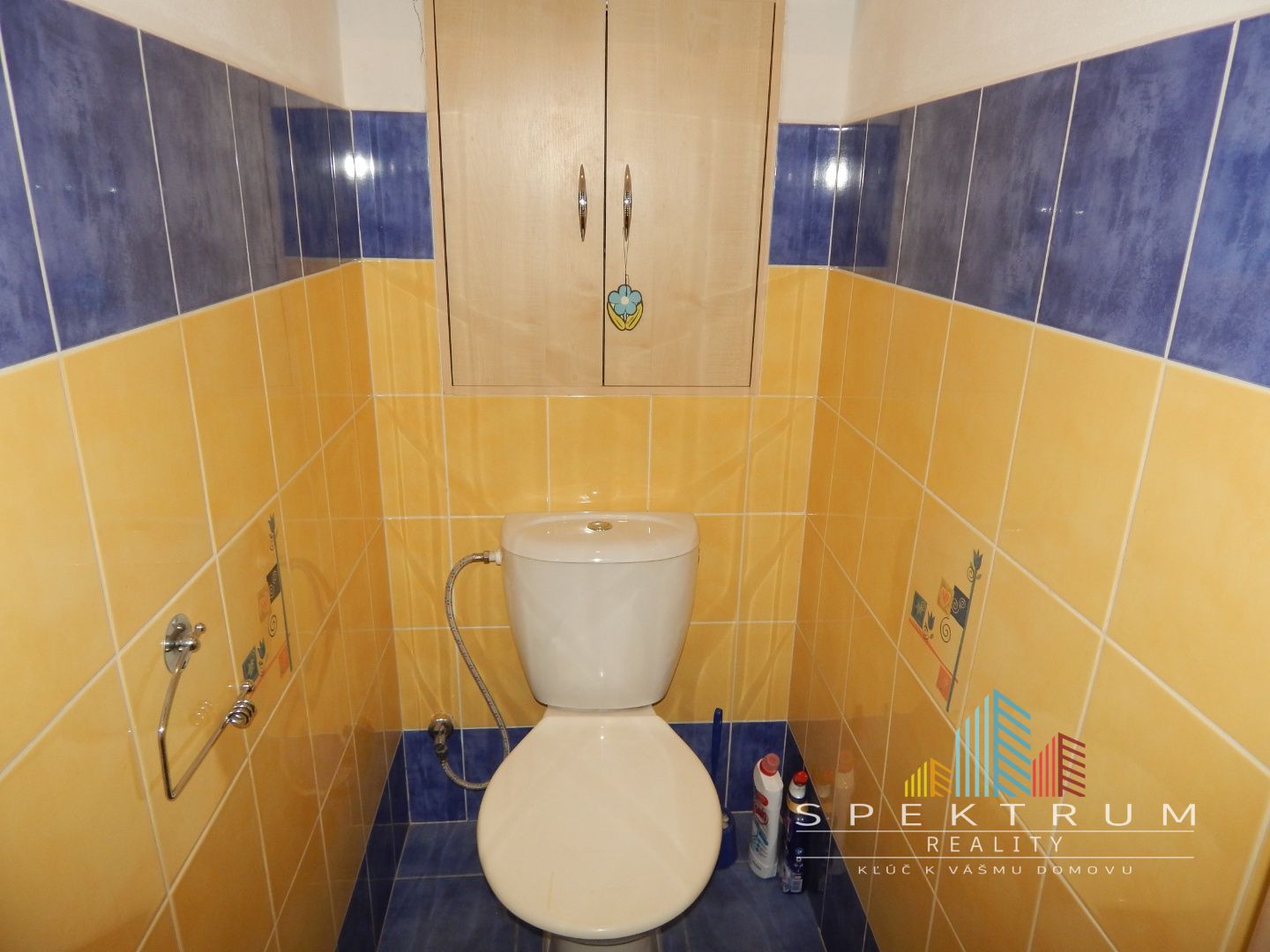 SPEKTRUM REALITY- Na Predaj komplet rekonštruovaný 3-izbový byt, 75 m2, 2x loggia, Handlová, ul. Morovnianská Cesta