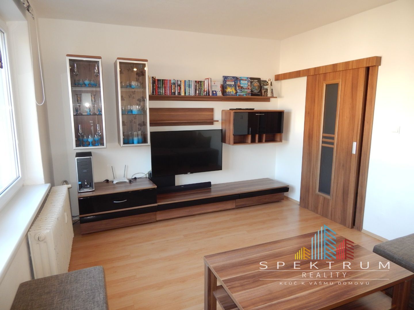 SPEKTRUM REALITY- Na Predaj komplet rekonštruovaný 3-izbový byt, 75 m2, 2x loggia, Handlová, ul. Morovnianská Cesta
