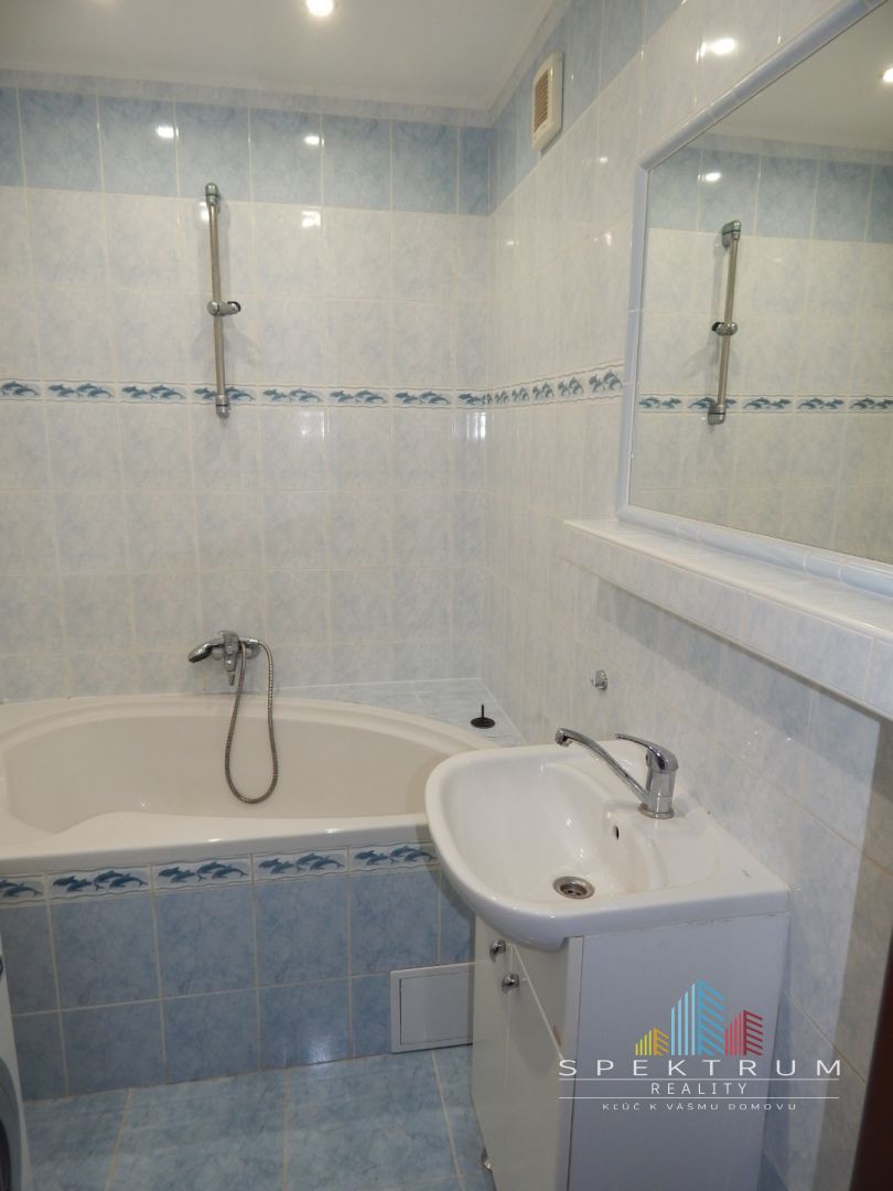 SPEKTRUM REALITY- Na Predaj komplet rekonštruovaný 3-izbový byt, 75 m2, 2x loggia, Handlová, ul. Morovnianská Cesta