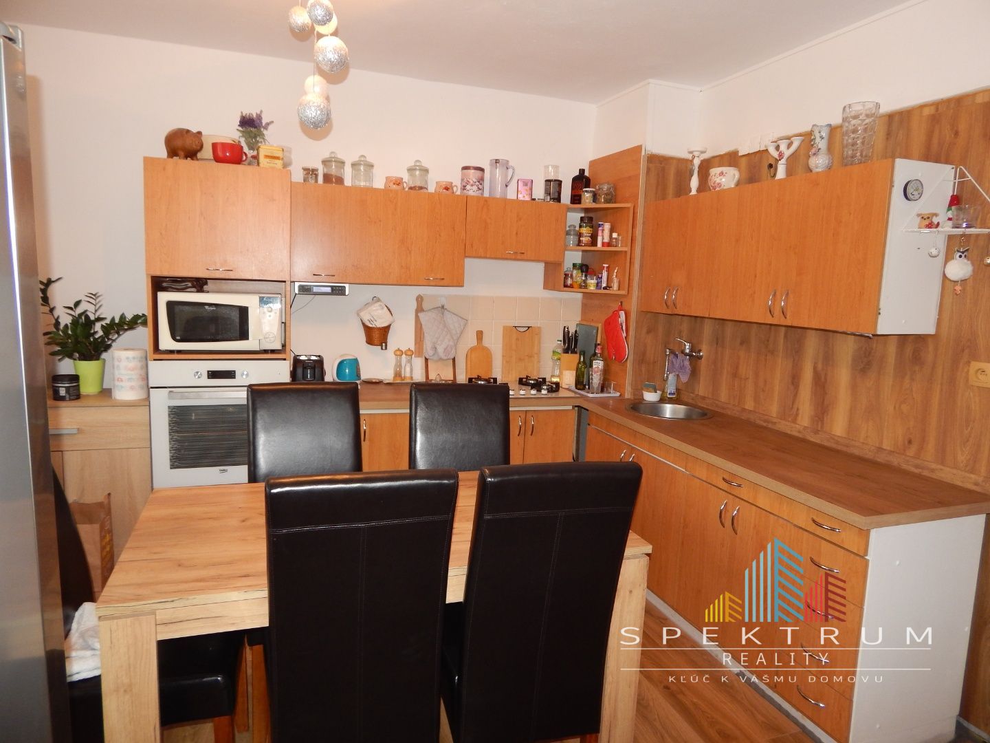 REZERVOVANÉ-SPEKTRUM REALITY- Na Predaj veľkometrážny 2 -izbový byt, 64 m2, 3x Loggia, Handlová, okres Prievidza