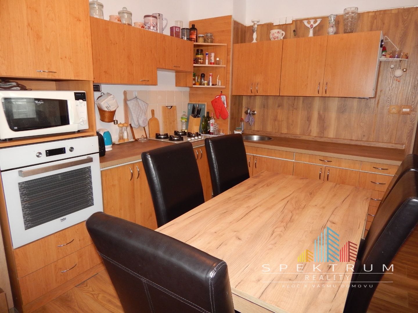 REZERVOVANÉ-SPEKTRUM REALITY- Na Predaj veľkometrážny 2 -izbový byt, 64 m2, 3x Loggia, Handlová, okres Prievidza