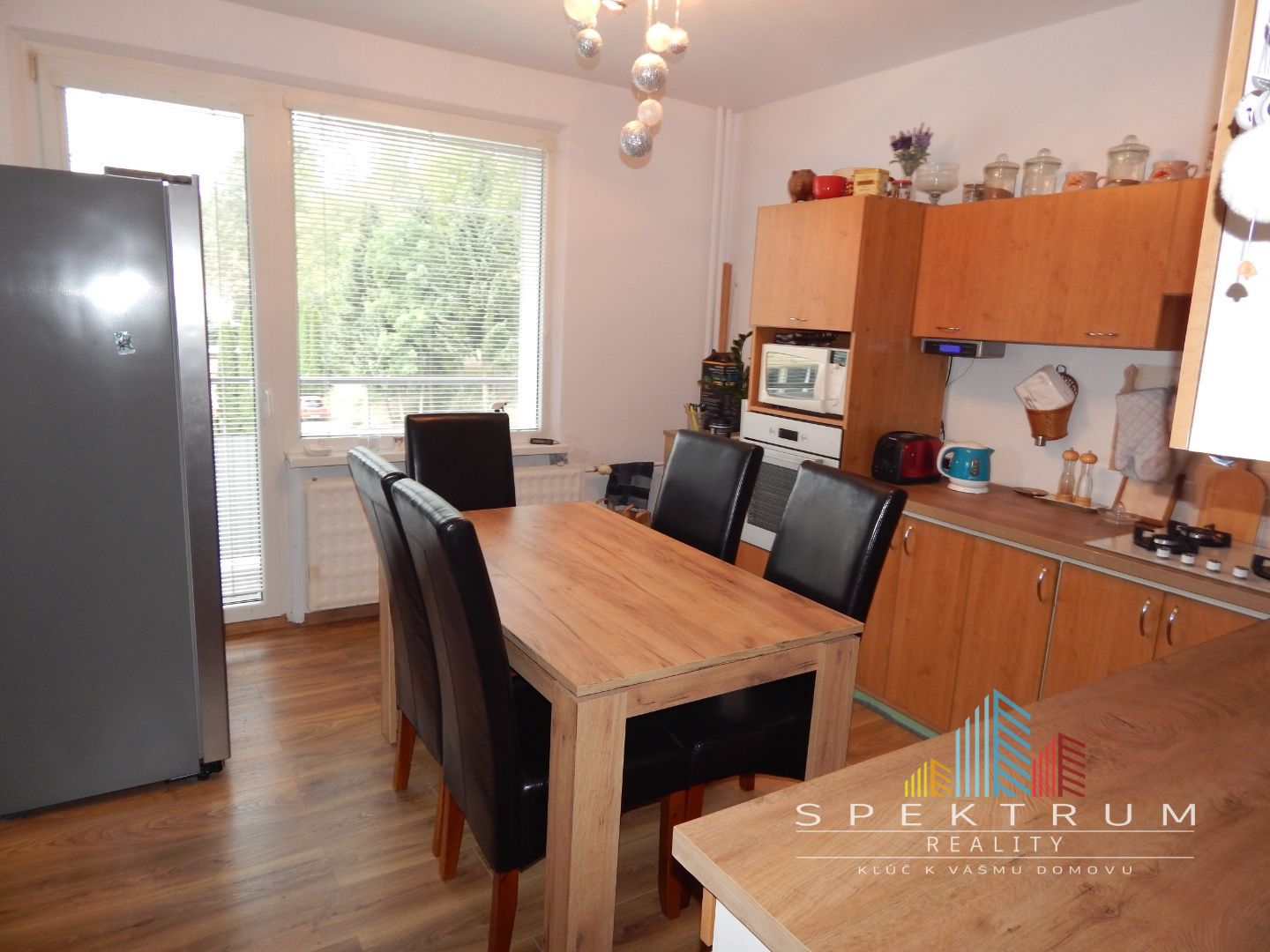 REZERVOVANÉ-SPEKTRUM REALITY- Na Predaj veľkometrážny 2 -izbový byt, 64 m2, 3x Loggia, Handlová, okres Prievidza