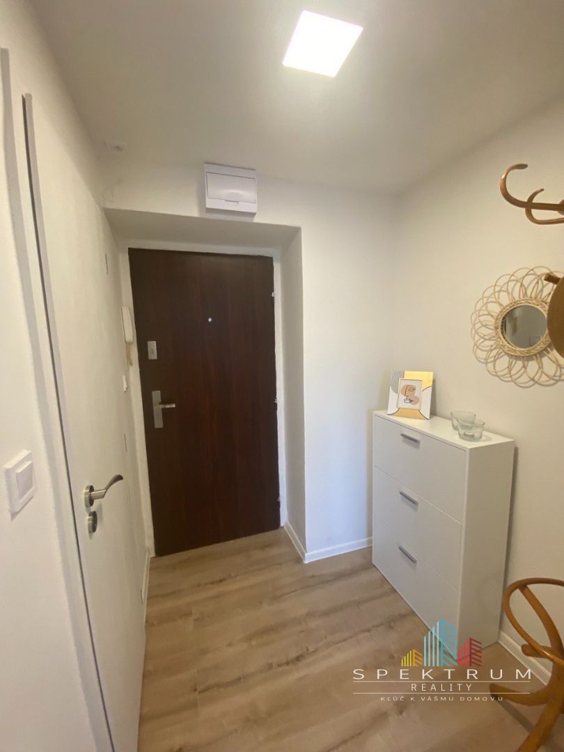SPEKTRUM REALITY- Na PREDAJ 1 -izbový byt, 28 m2, Handlová, 29.Augusta