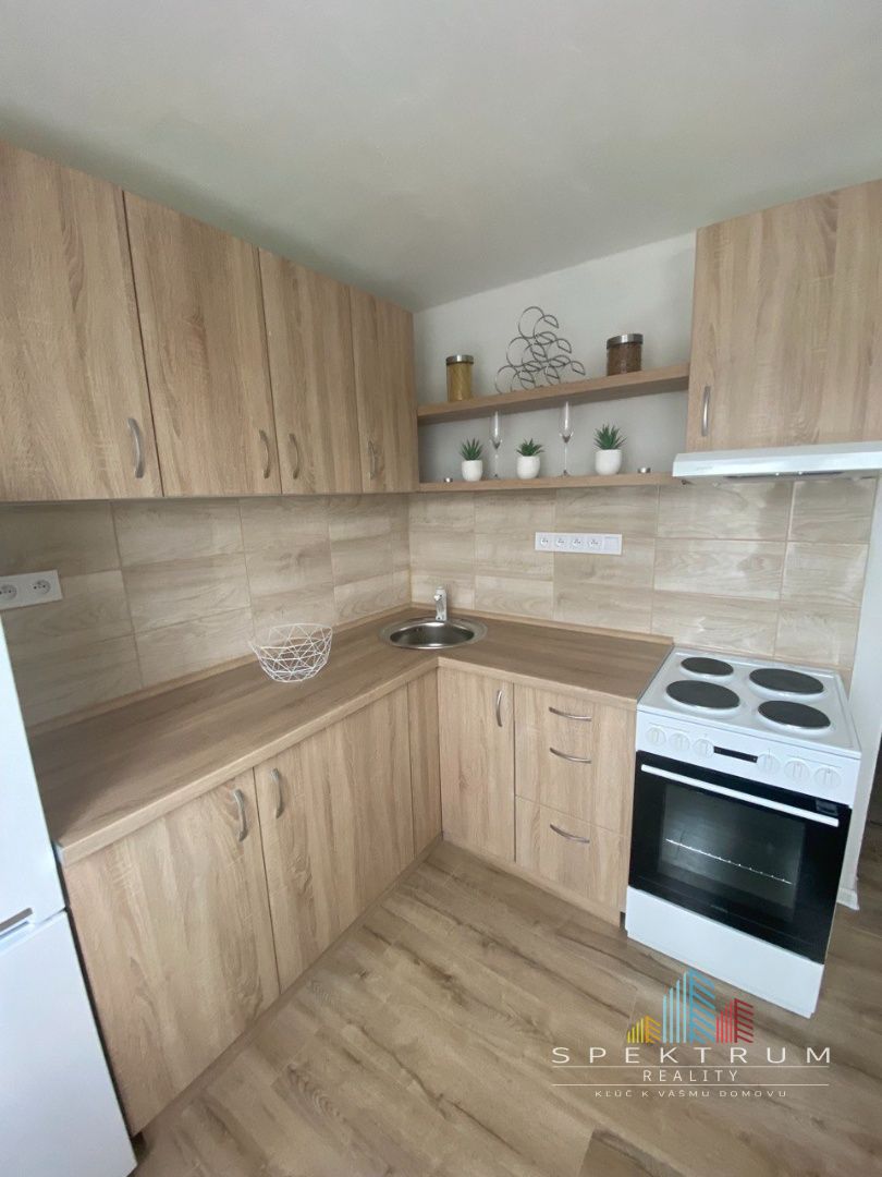 SPEKTRUM REALITY- Na PREDAJ 1 -izbový byt, 28 m2, Handlová, 29.Augusta