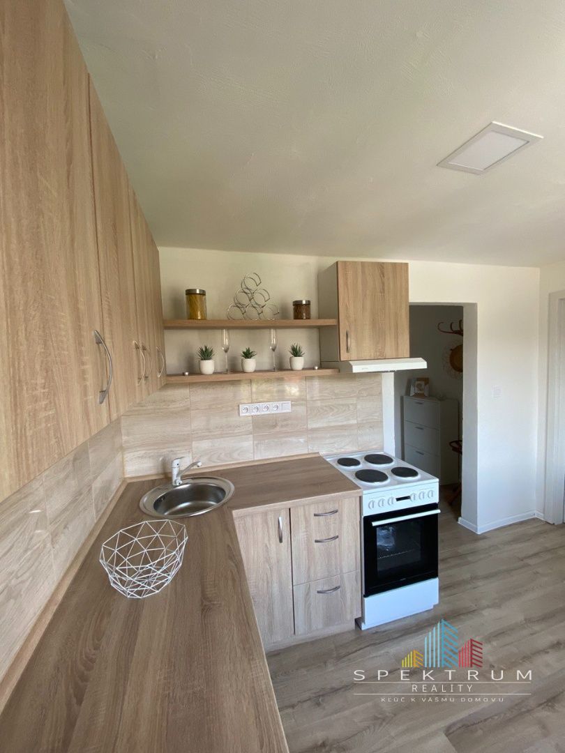 SPEKTRUM REALITY- Na PREDAJ 1 -izbový byt, 28 m2, Handlová, 29.Augusta