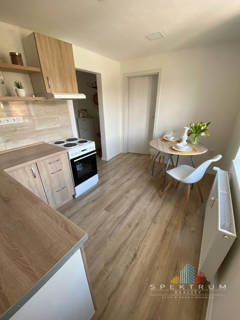 SPEKTRUM REALITY- Na PREDAJ 1 -izbový byt, 28 m2, Handlová, 29.Augusta