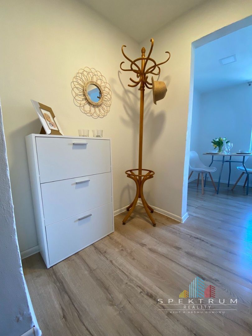 SPEKTRUM REALITY- Na PREDAJ 1 -izbový byt, 28 m2, Handlová, 29.Augusta