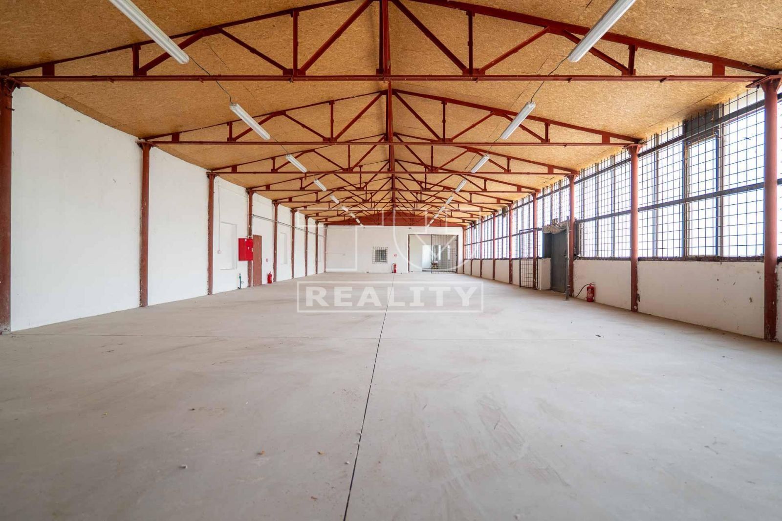 Investičná príležitosť! Predaj výrobno - skladového areálu Želiezovce 18000 m2
