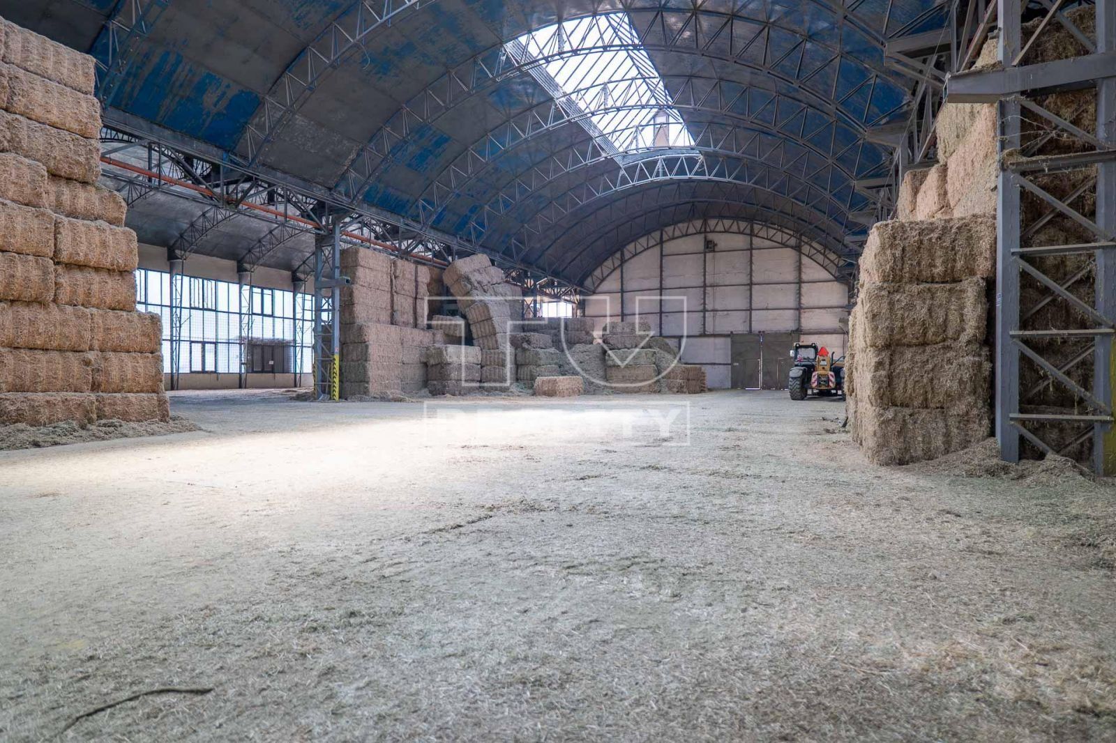 Investičná príležitosť! Predaj výrobno - skladového areálu Želiezovce 18000 m2