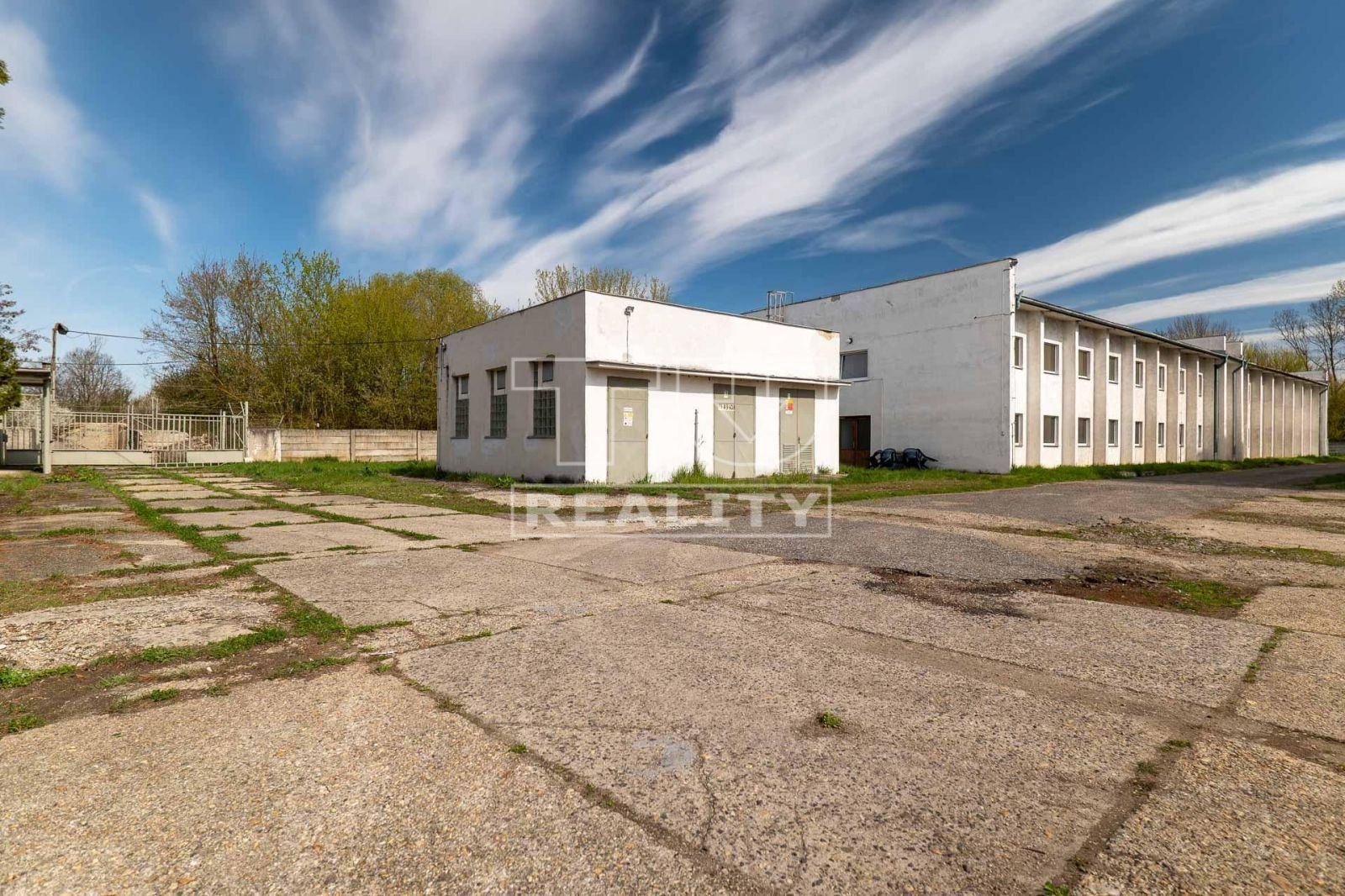 Investičná príležitosť! Predaj výrobno - skladového areálu Želiezovce 18000 m2