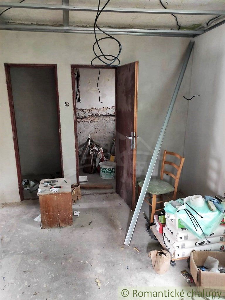 Pozemok 766 m2 so starším domom 55m2 so začatou rekonštrukciou a evidovanou stavbou ďalšieho domu so súp. číslom