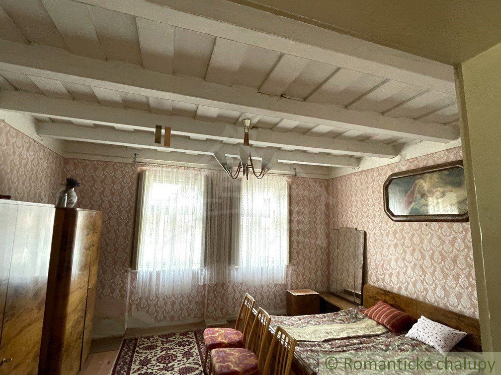 Vidiecky dom s krásnym pozemkom 1500 m2 v centre obce Voderady, vhodný na rekonštrukciu, možné je rozdelenie pozemku pre 2 až 4 domy