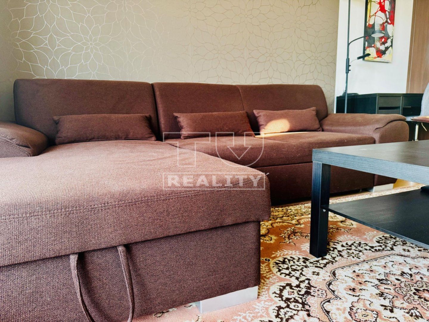 TUreality ponúka na prenájom krásny 2-izbový byt v centre Piešťan s terasou