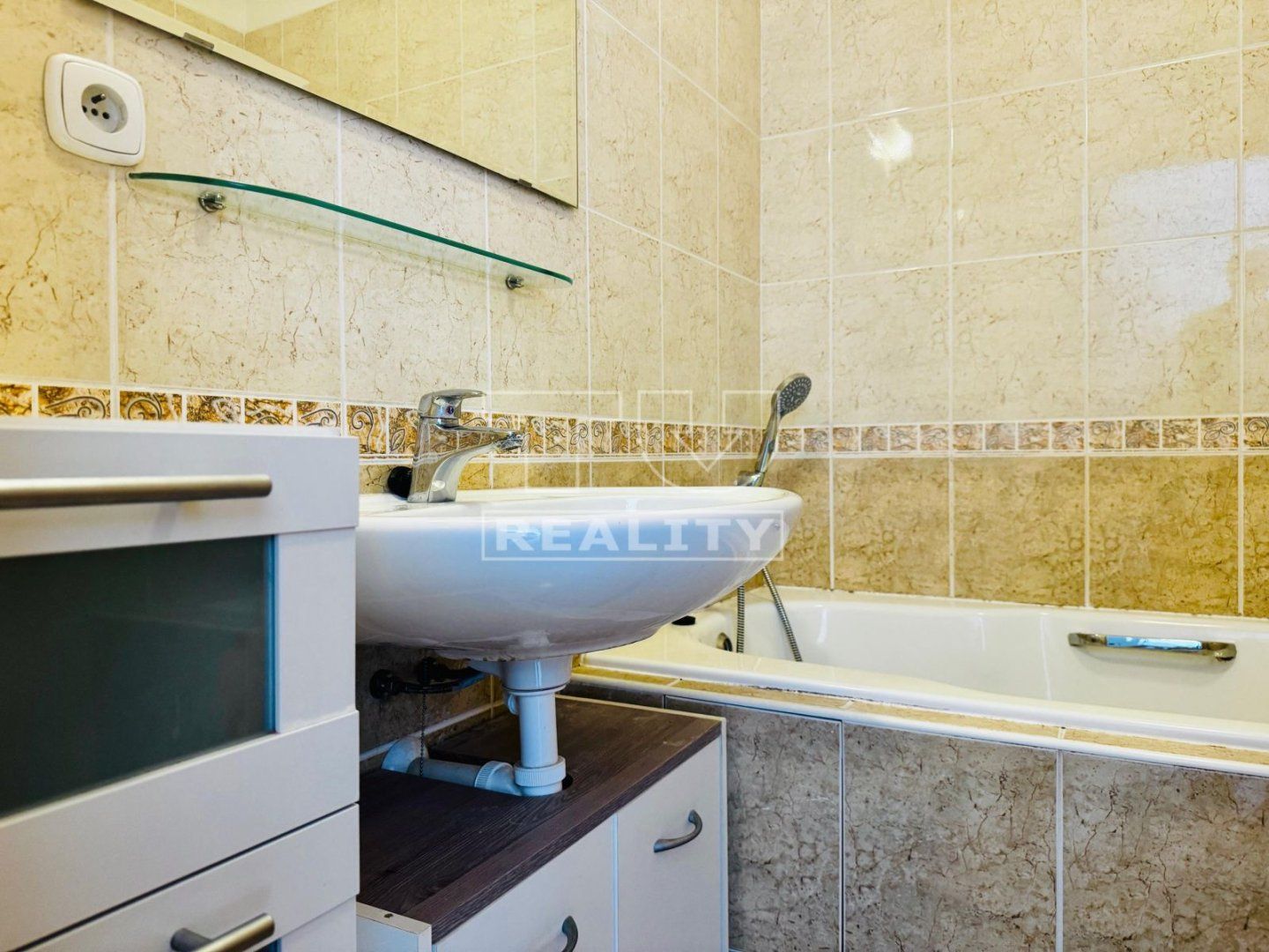 TUreality ponúka na prenájom krásny 2-izbový byt v centre Piešťan s terasou
