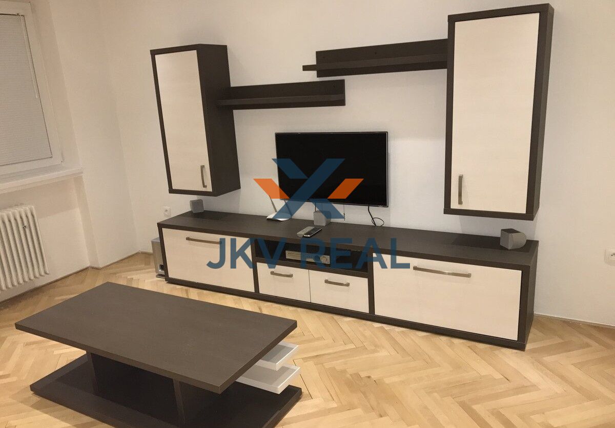 NA PREDAJ Priestranný 3-izbový byt so ZÁHRADOU, GARÁŽOU a VLASTNÝM KÚRENÍM v Galante