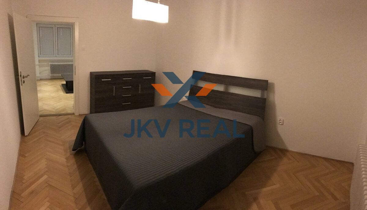 NA PREDAJ Priestranný 3-izbový byt so ZÁHRADOU, GARÁŽOU a VLASTNÝM KÚRENÍM v Galante