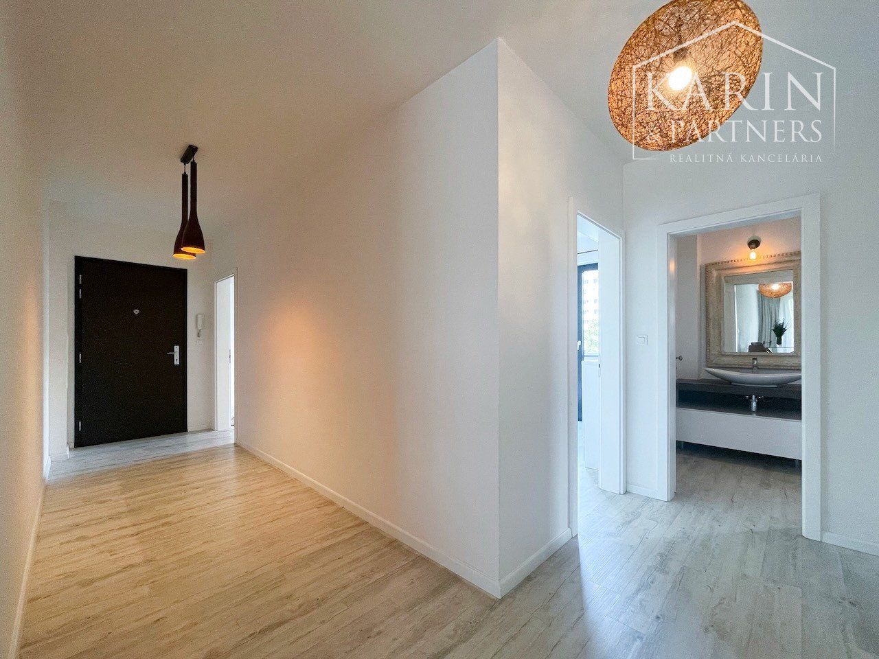 Jedinečný 3-izbový byt s terasou a garážou Petržalka City