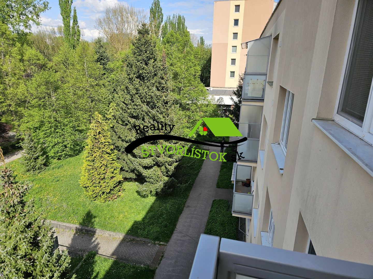 PRENÁJOM 2-izbového zariadeného bytu v Senici – Štefánikova ulica