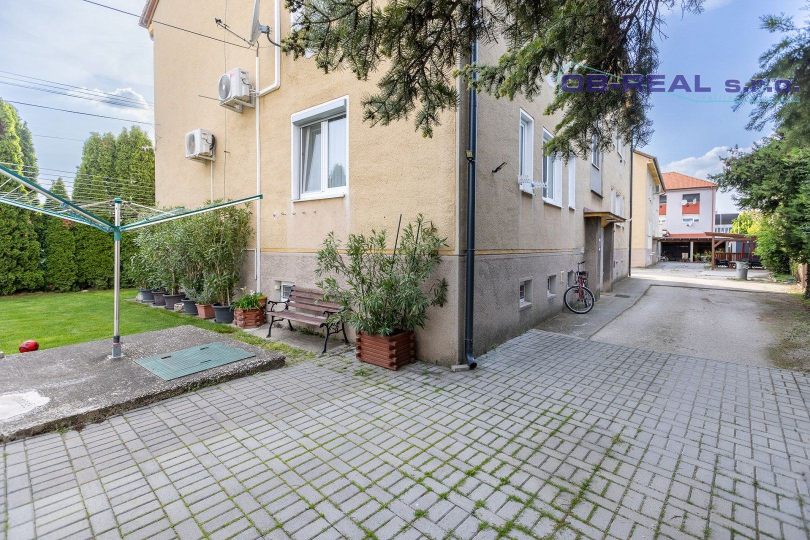 Predaj 3izb bytu 62m2 v tehl. 4-bytovke s pozemkom a  parkovaním