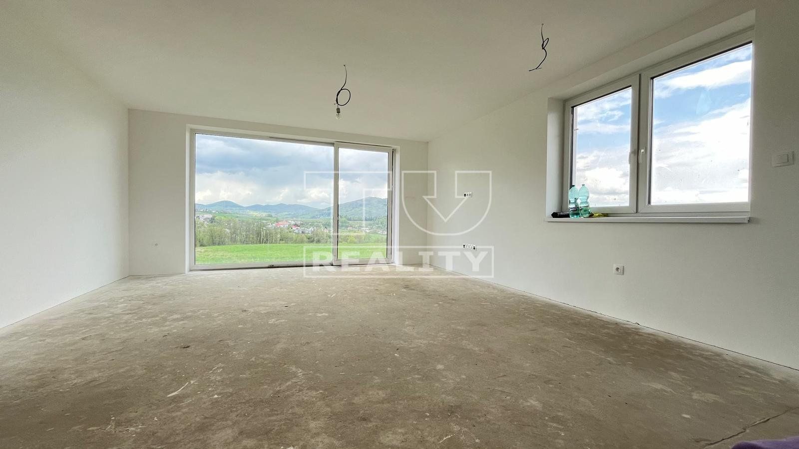 TUreality ponúka na predaj novostavbu 4i rodinného domu 20 min od Zvolena s pozemkom 1221 m²
