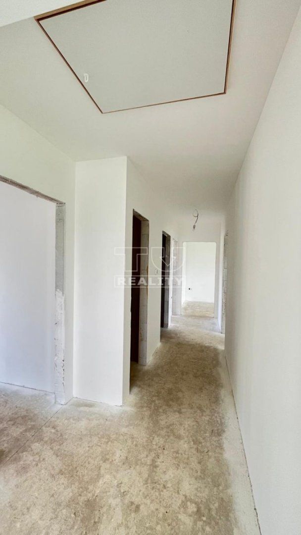 TUreality ponúka na predaj novostavbu 4i rodinného domu 20 min od Zvolena s pozemkom 1221 m²