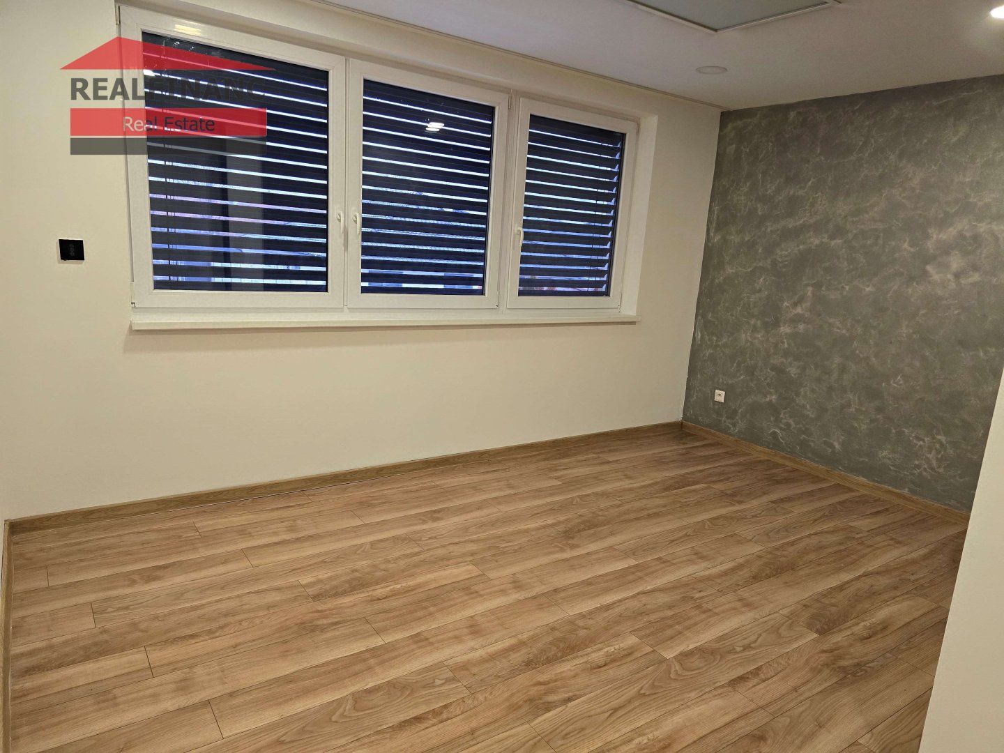 100% aktuálny! novostavba 6 izbového Rodinného Domu s 2 garážou na  pozemku 603 m2.