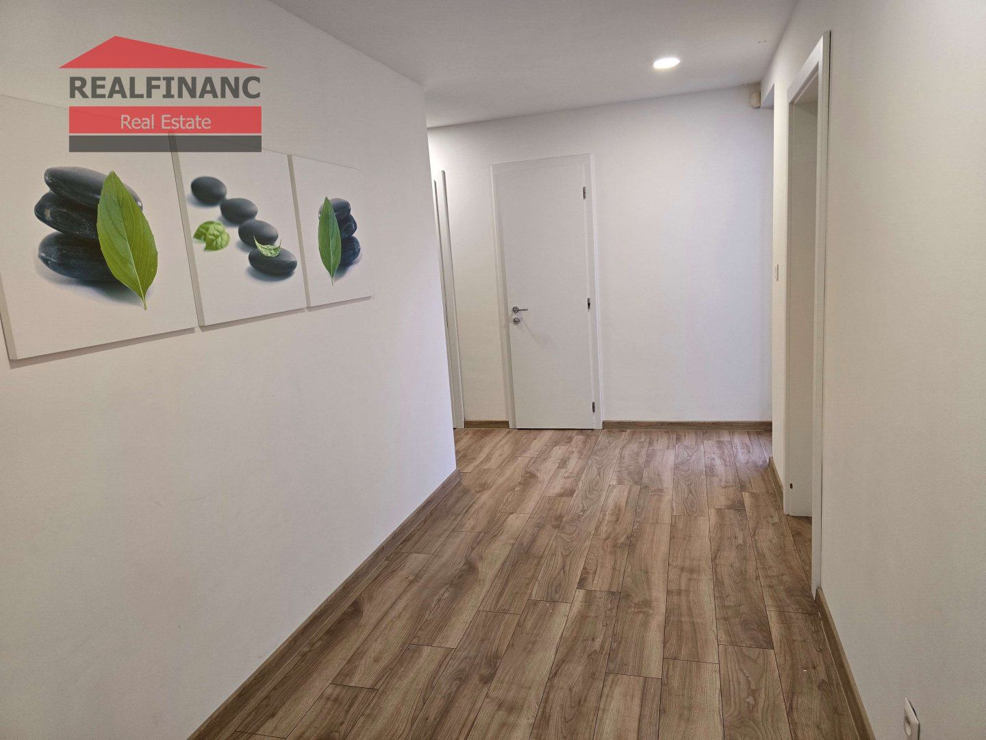 100% aktuálny! novostavba 6 izbového Rodinného Domu s 2 garážou na  pozemku 603 m2.