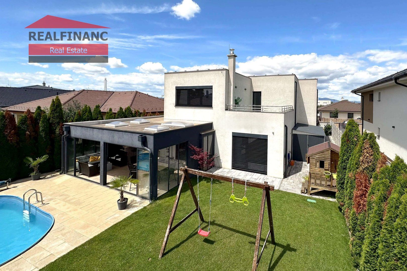 100% aktuálny! novostavba 6 izbového Rodinného Domu s 2 garážou na  pozemku 603 m2.