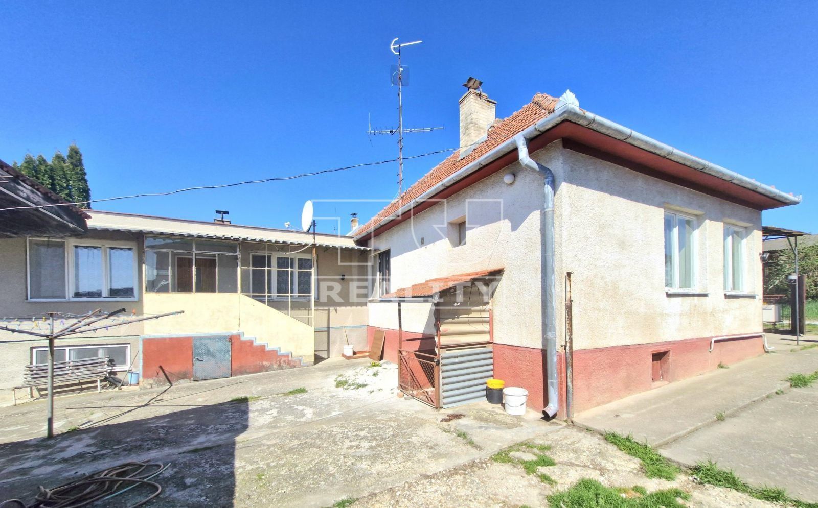 Na predaj čiastočne zrekonštruovaný 4 izbový rodinný dom  s krásnym pozemkom  1 172 m² Orešany