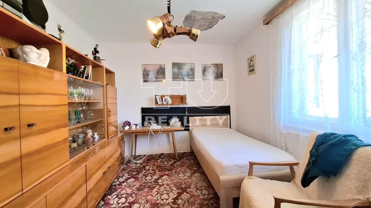 Na predaj čiastočne zrekonštruovaný 4 izbový rodinný dom s krásnym pozemkom 1 172 m² Orešany