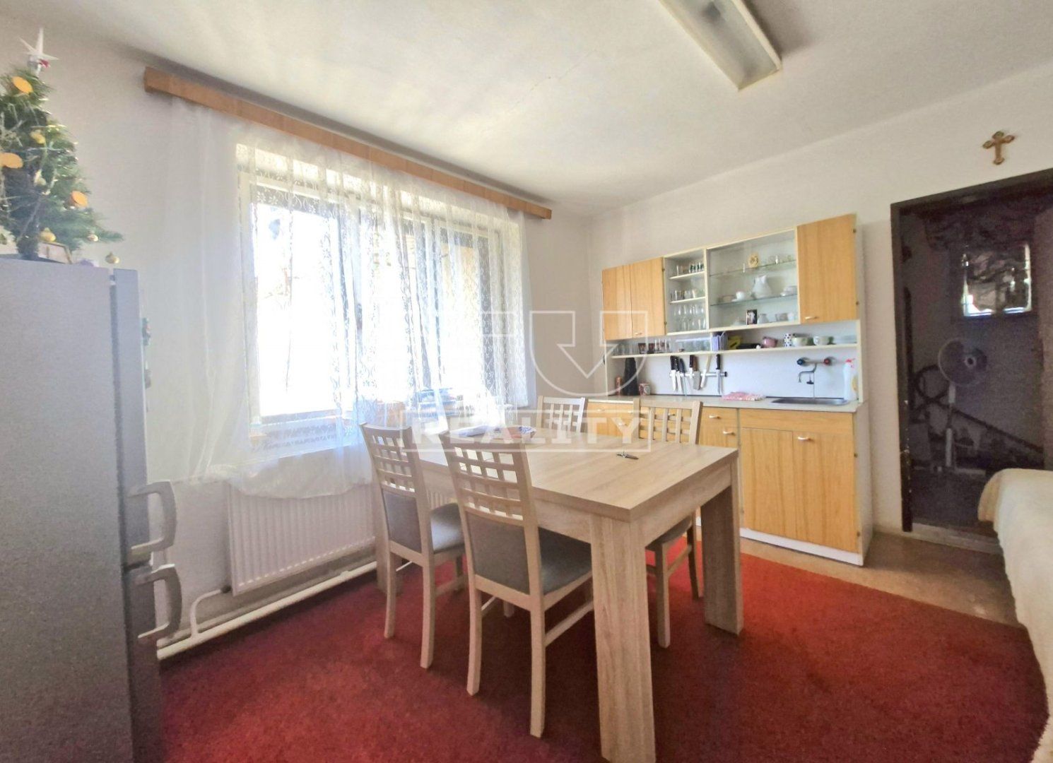 Na predaj čiastočne zrekonštruovaný 4 izbový rodinný dom  s krásnym pozemkom  1 172 m² Orešany
