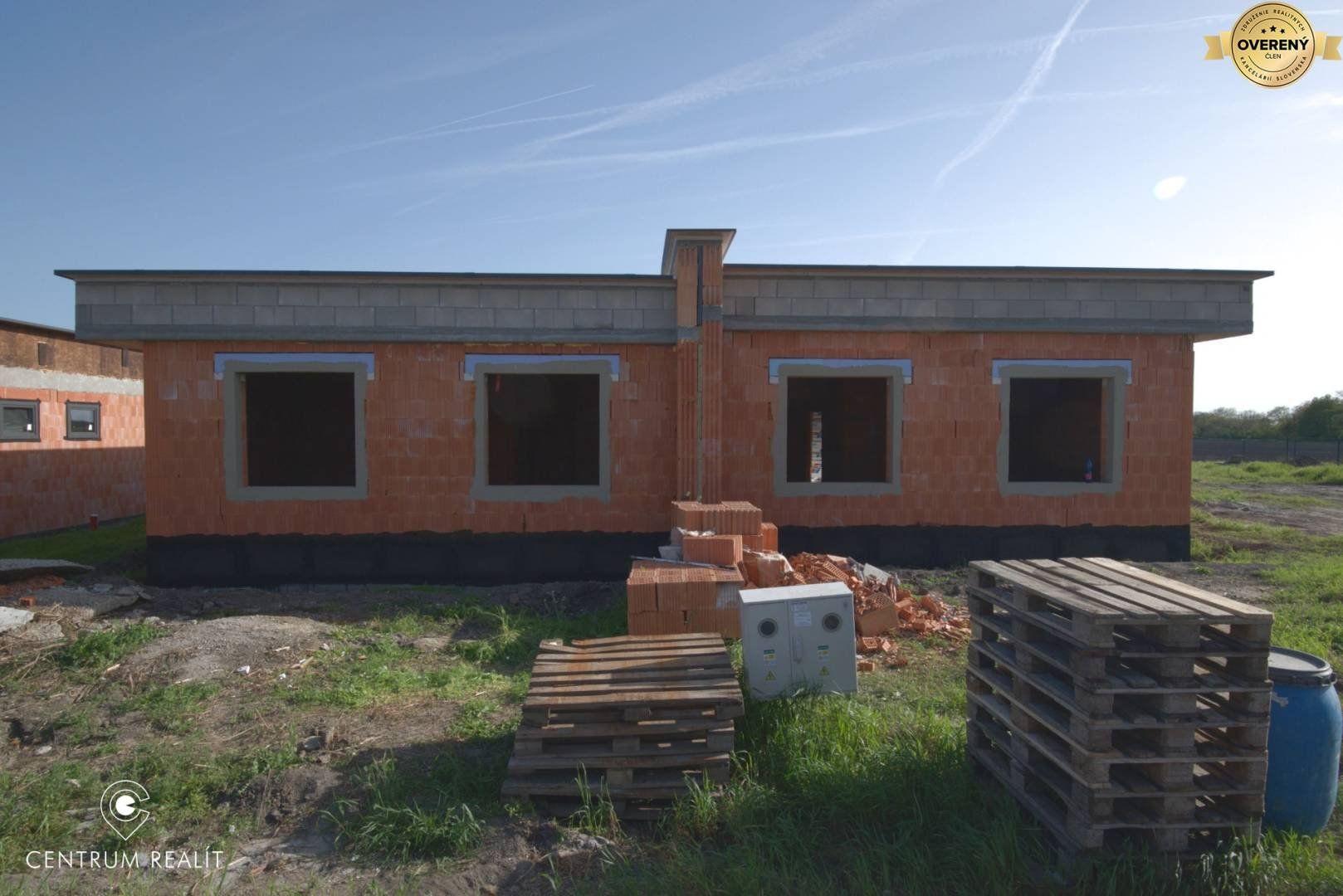 Kvalitný moderný 4-izbový bungalov v ŠTANDARDE v obci Trnávka
