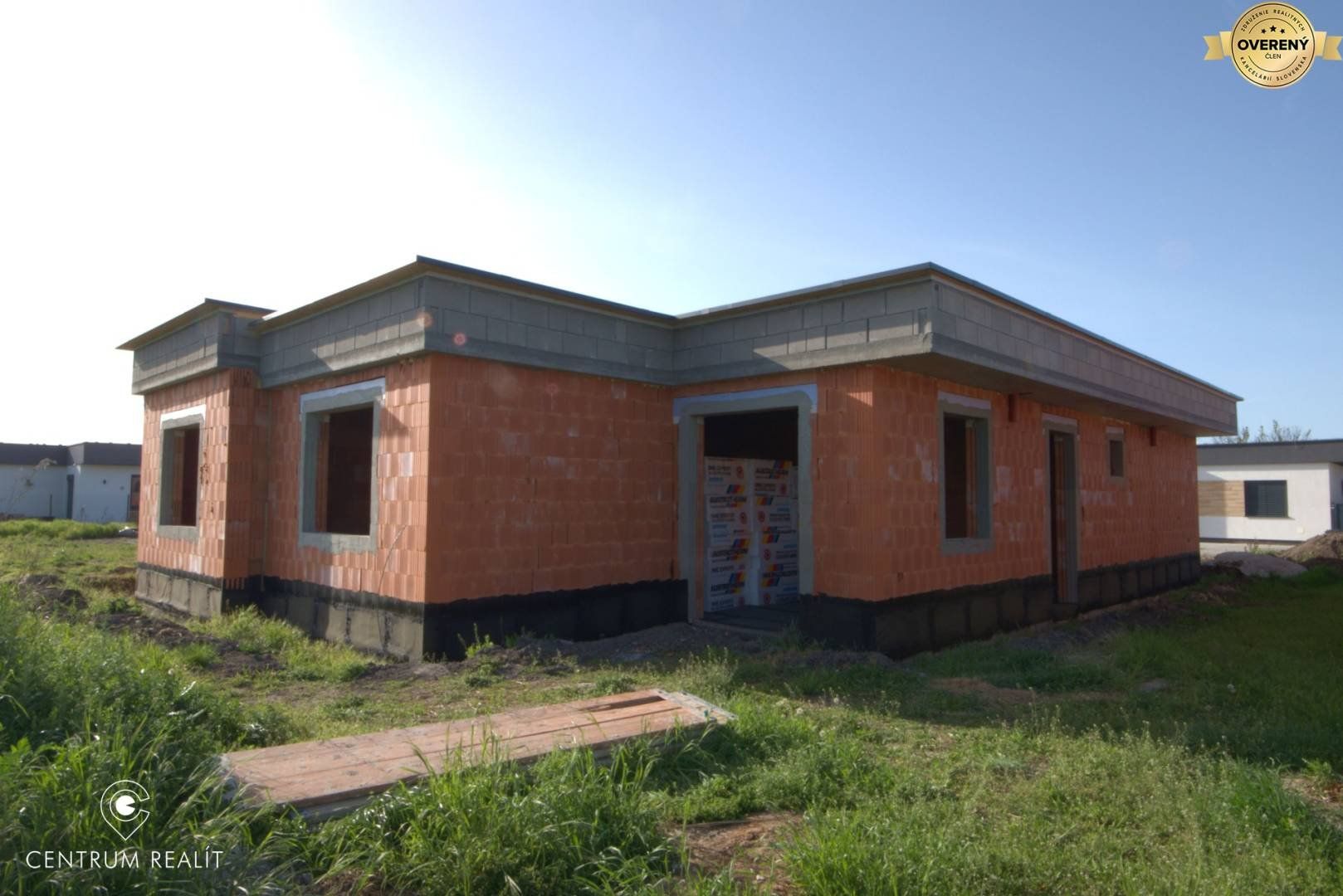 Kvalitný moderný 4-izbový bungalov v ŠTANDARDE v obci Trnávka