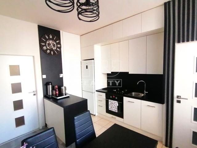 NA PREDAJ PEKNÝ 2-IZBOVÝ BYT V NOVEJ DUBNICI 64M2 PLUS PIVNICA 12,8M2