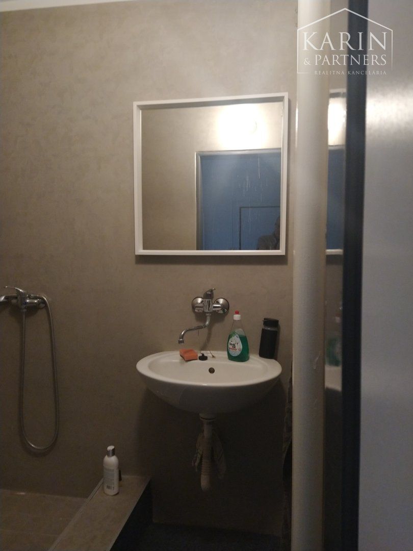 Prenájom dvojkancelária/ viacúčelová miestnosť s WC/ sprchou 38m2, Bulharská ul., BA II., Trnávka.