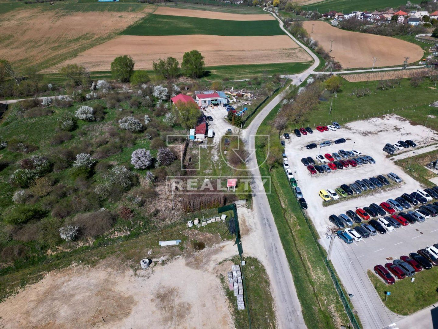 Tureality ponúka na predaj pozemok o rozlohe 1200 m2 vhodný na priemyslelnú výrobu alebo sklad