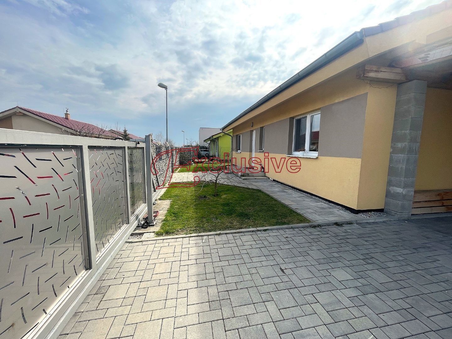 Novostavba 4 izbového bungalovu v kľudnej časti obce