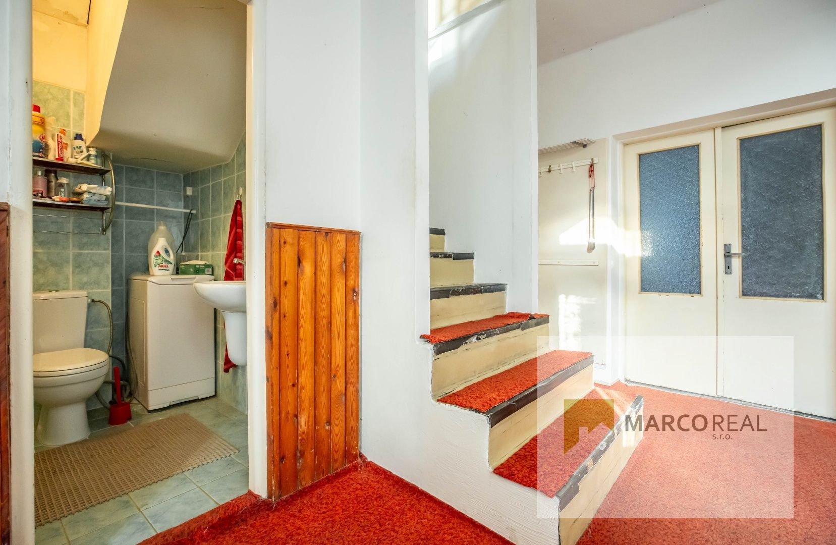 Veľký 5-izbový RD v obci MADUNICE len 8 km od Hlohovca,  o výmere 240 m2, pozemok 706 m2, pôvodný stav