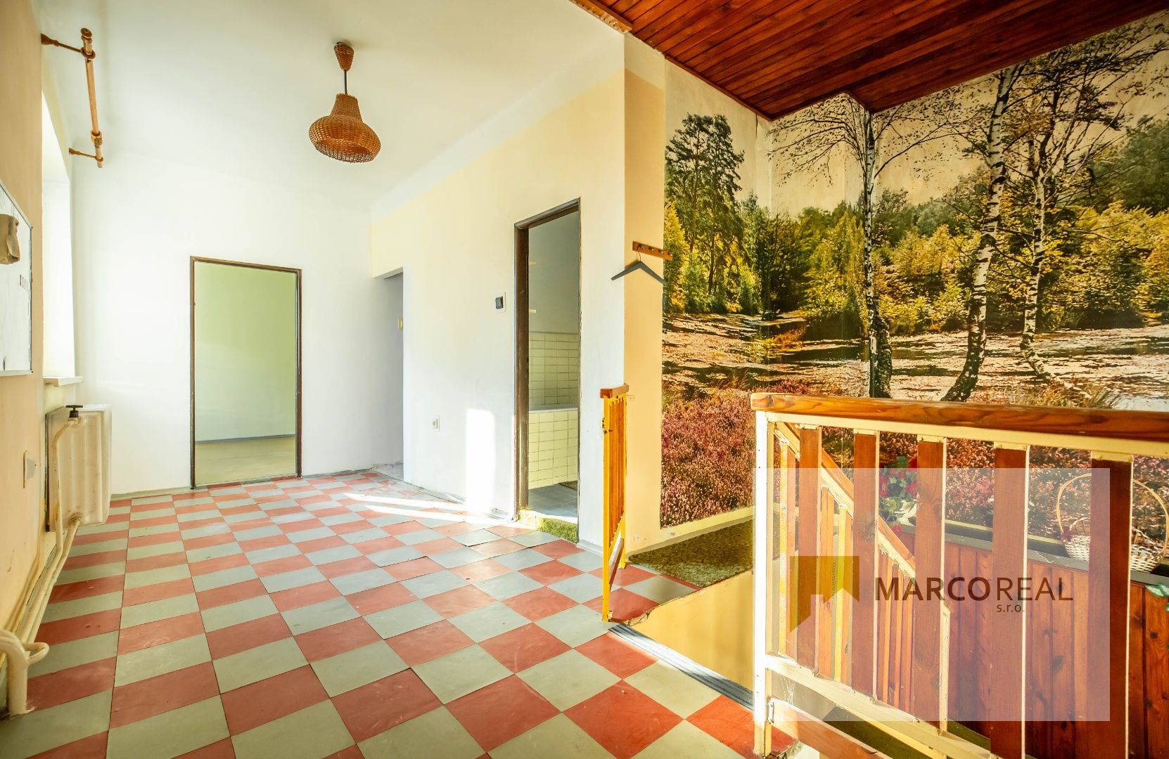 Veľký 5-izbový RD v obci MADUNICE len 8 km od Hlohovca,  o výmere 240 m2, pozemok 706 m2, pôvodný stav