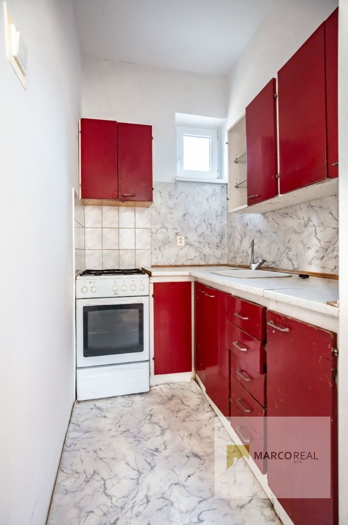 Veľký 5-izbový RD v obci MADUNICE len 8 km od Hlohovca,  o výmere 240 m2, pozemok 706 m2, pôvodný stav