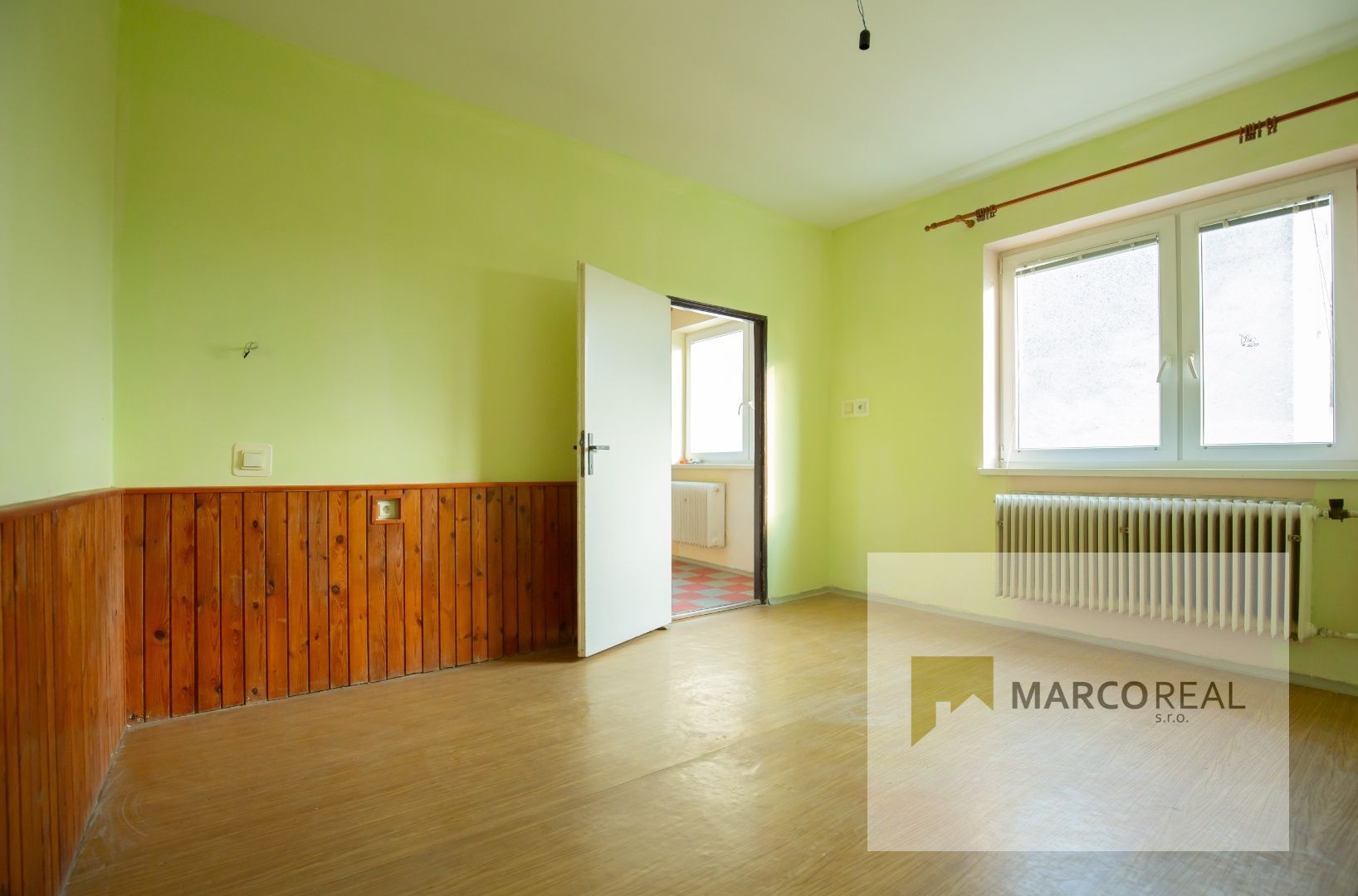 Veľký 5-izbový RD v obci MADUNICE len 8 km od Hlohovca,  o výmere 240 m2, pozemok 706 m2, pôvodný stav
