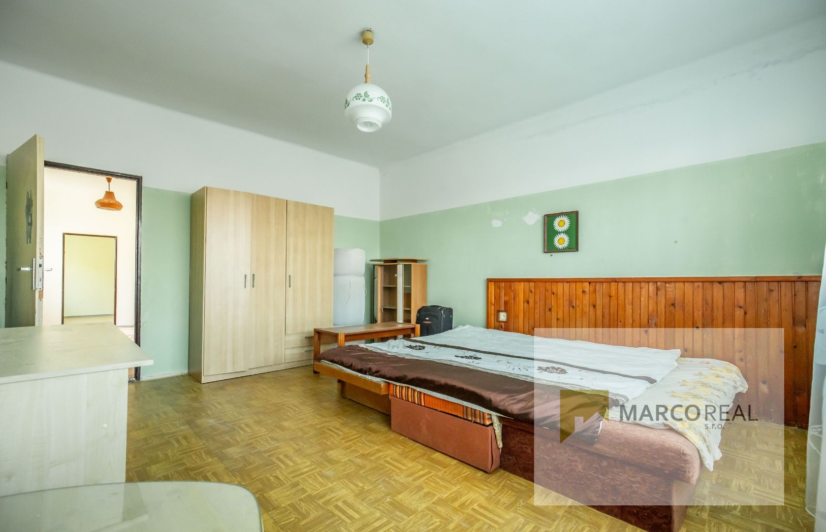Veľký 5-izbový RD v obci MADUNICE len 8 km od Hlohovca,  o výmere 240 m2, pozemok 706 m2, pôvodný stav