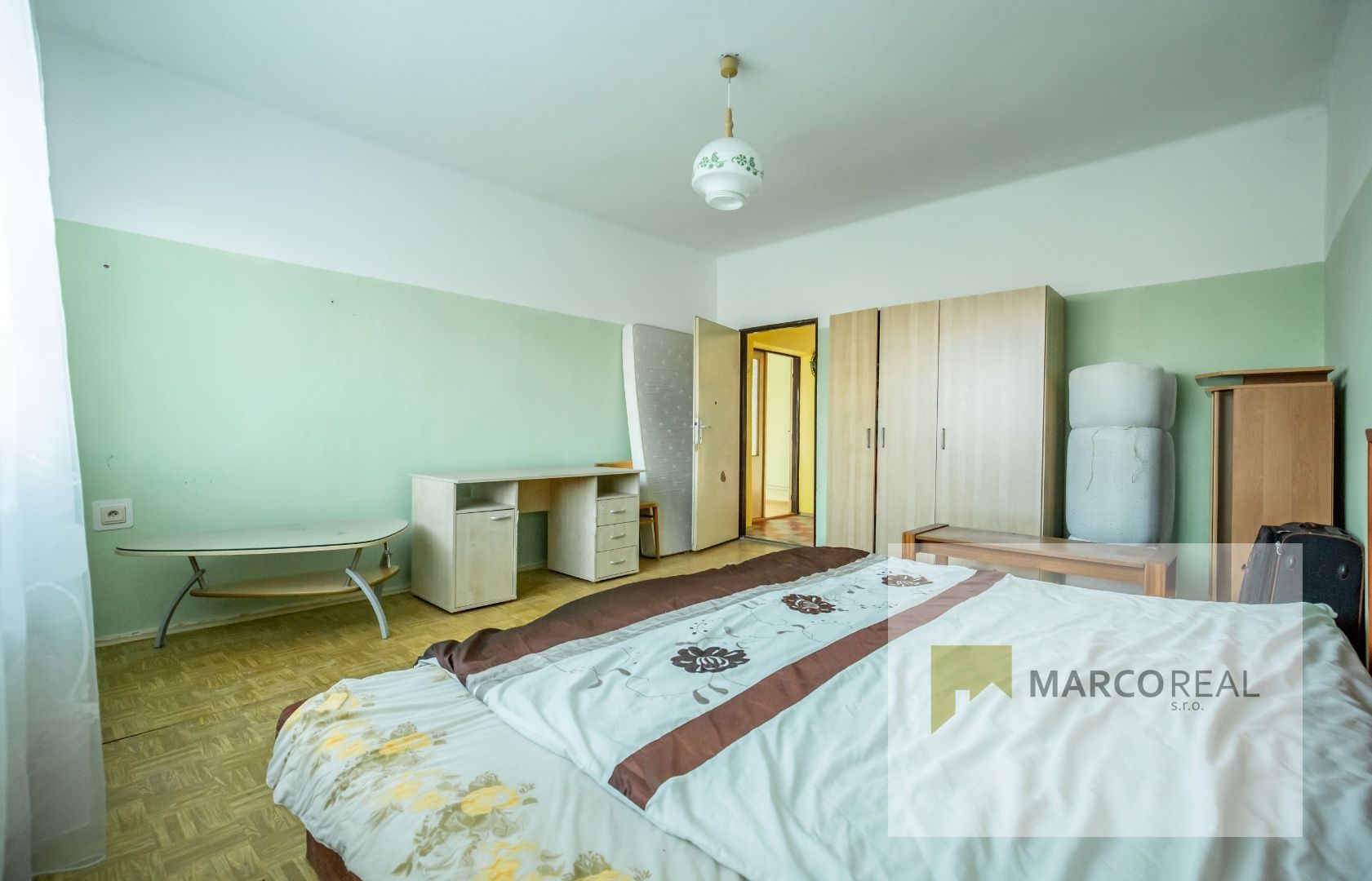 Veľký 5-izbový RD v obci MADUNICE len 8 km od Hlohovca,  o výmere 240 m2, pozemok 706 m2, pôvodný stav