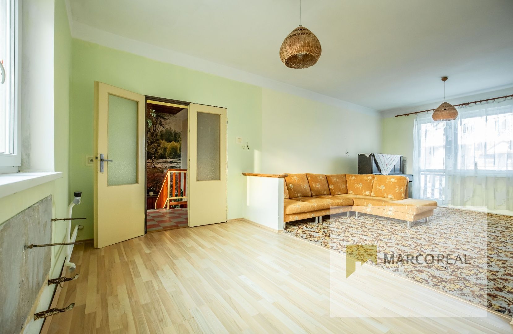 Veľký 5-izbový RD v obci MADUNICE len 8 km od Hlohovca,  o výmere 240 m2, pozemok 706 m2, pôvodný stav