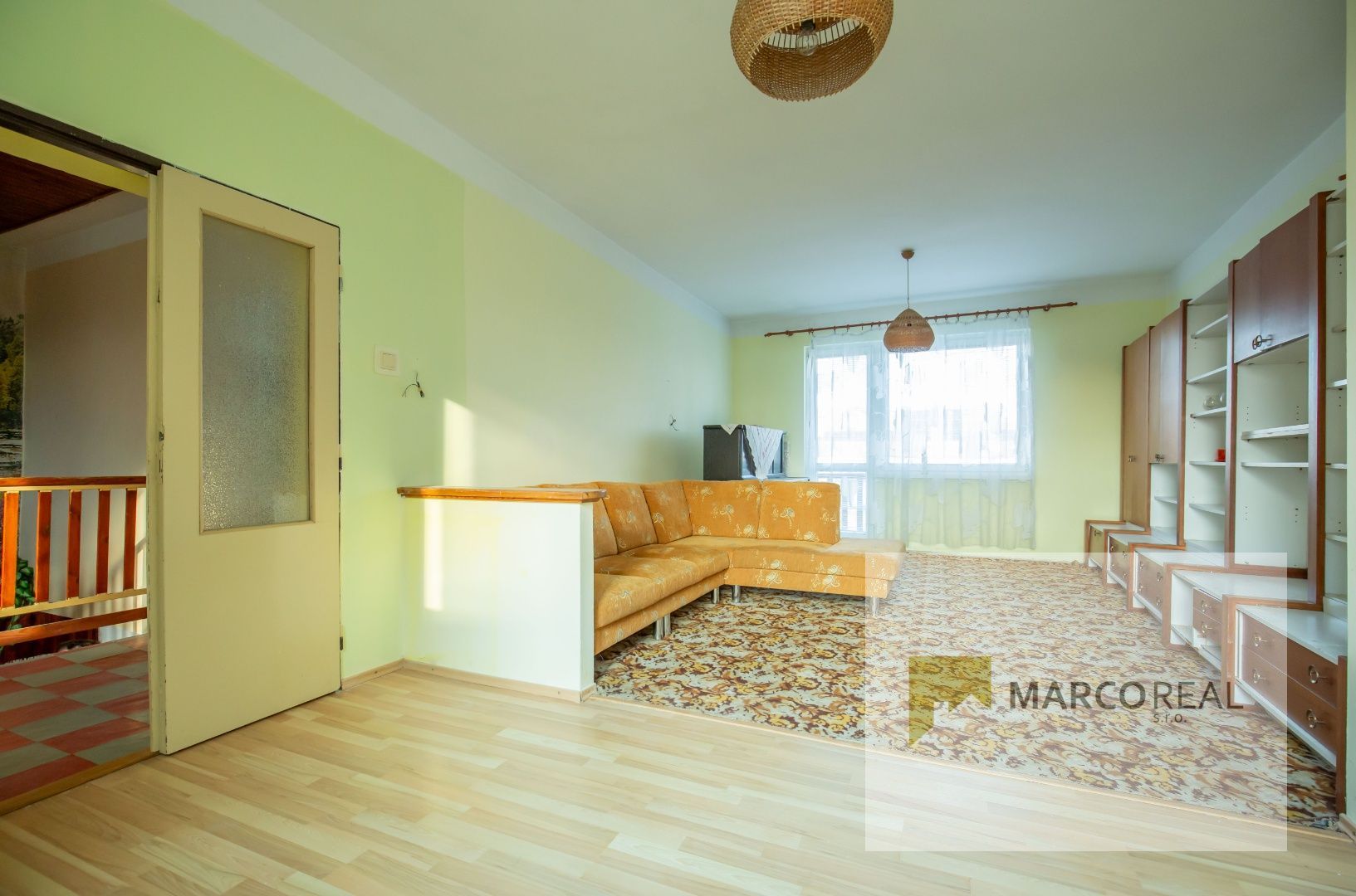 Veľký 5-izbový RD v obci MADUNICE len 8 km od Hlohovca,  o výmere 240 m2, pozemok 706 m2, pôvodný stav