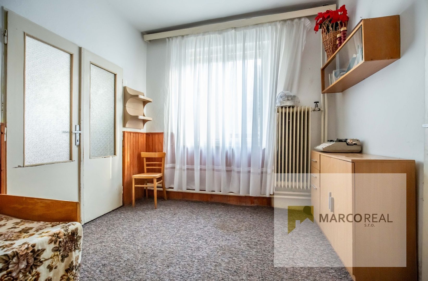 Veľký 5-izbový RD v obci MADUNICE len 8 km od Hlohovca,  o výmere 240 m2, pozemok 706 m2, pôvodný stav