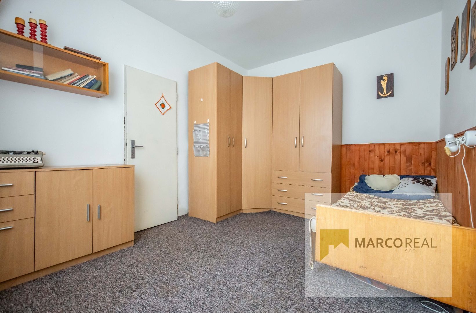 Veľký 5-izbový RD v obci MADUNICE len 8 km od Hlohovca,  o výmere 240 m2, pozemok 706 m2, pôvodný stav