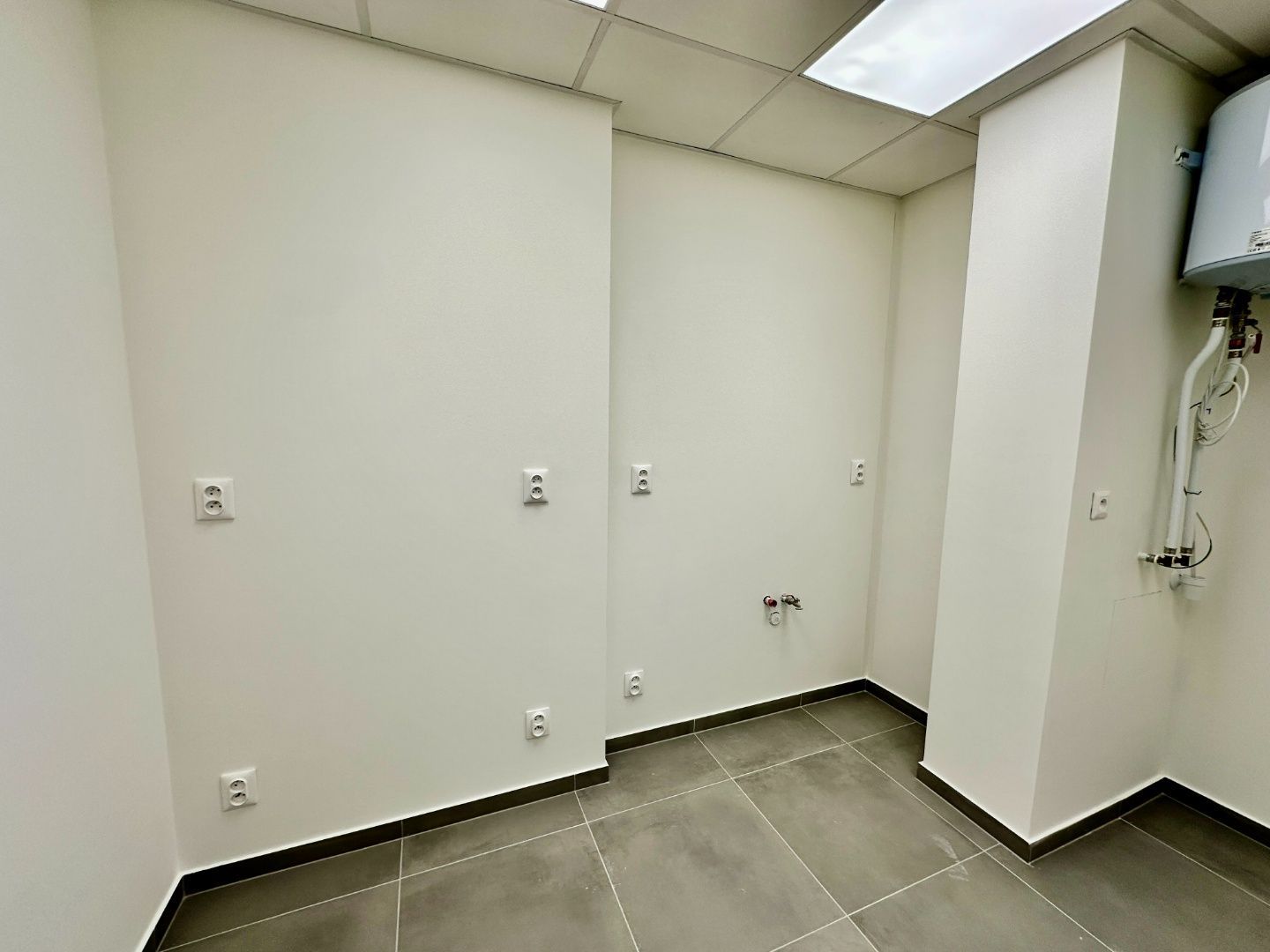 Obchodný priestor prístupný z ulice v centre mesta, novostavba, možnosť odpočtu DPH